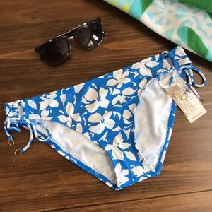 NWT Blue/White Floral Bikini Bottoms - Sz L
